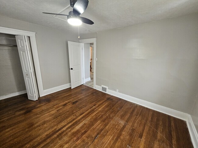 Building Photo - 4916 E 85th St