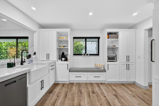 Building Photo - 12 Leeward Cir