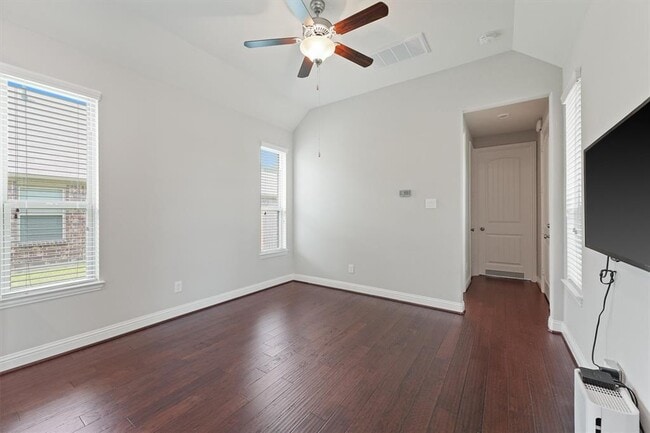 Building Photo - 9618 Invergarry Way