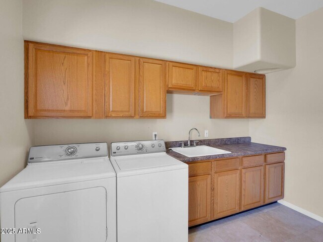 Building Photo - 11239 E Oberlin Way