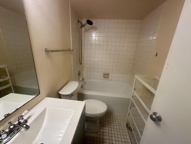 Building Photo - 3930 S Roosevelt Blvd