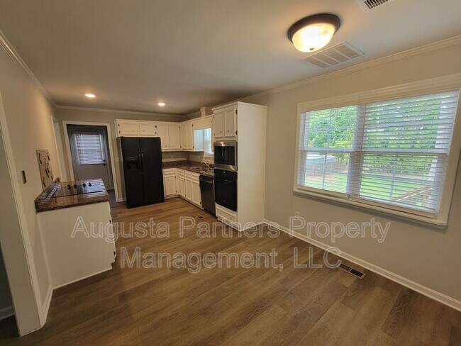 Building Photo - 165 Ashley Cir