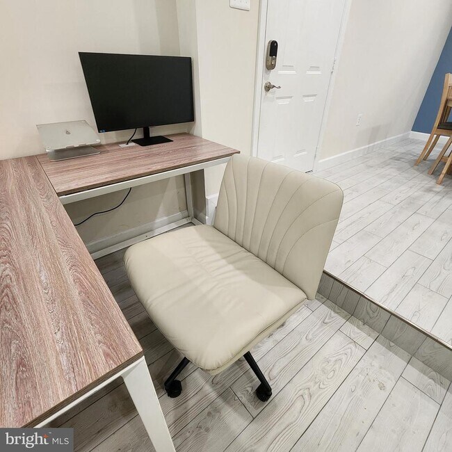 Building Photo - 255 S Pickett St