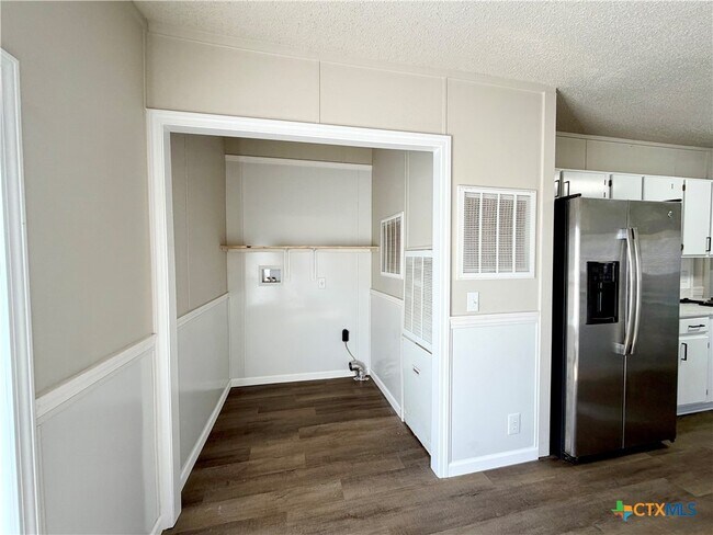 Building Photo - 1414 Mohican Trail