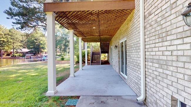 Building Photo - 110 Josephs Point