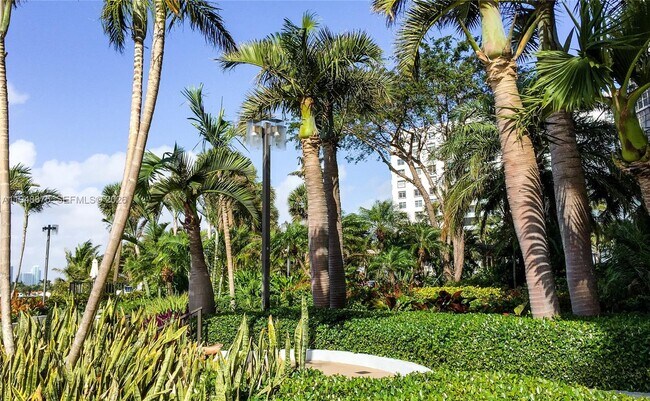 Building Photo - 9 Island Ave