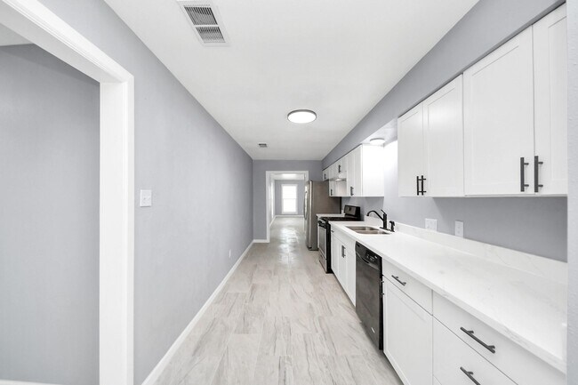Building Photo - 5103 Karu Dr