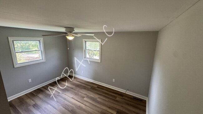 Building Photo - 43 Memory Ln