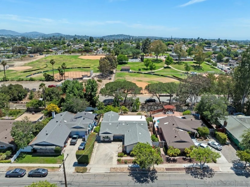 Building Photo - 8151 Beaver Lake Dr