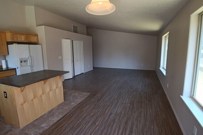 Building Photo - $500 OFF First Month Rent | 12 Month Lease | Huntington Meadows