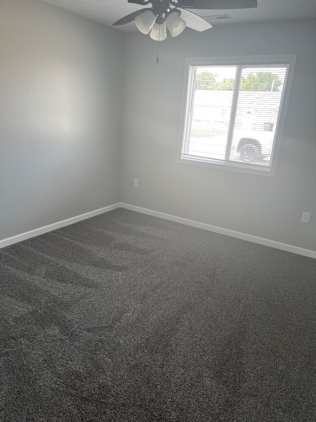 Building Photo - NP Rentals - 2401 W 18th St #2