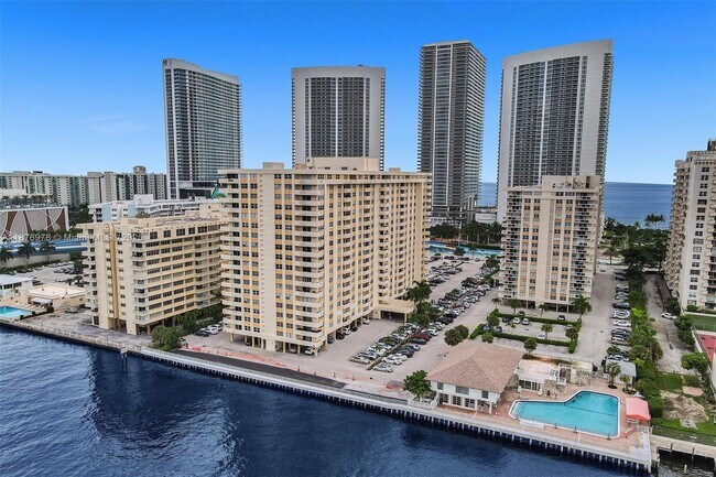 Building Photo - 1833 S Ocean Dr