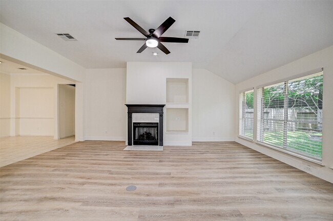 Building Photo - 70 Camber Pine Pl