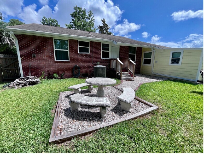 Building Photo - 4648 Cardinal Blvd