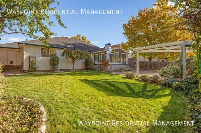 Building Photo - 4917 N Contour Way