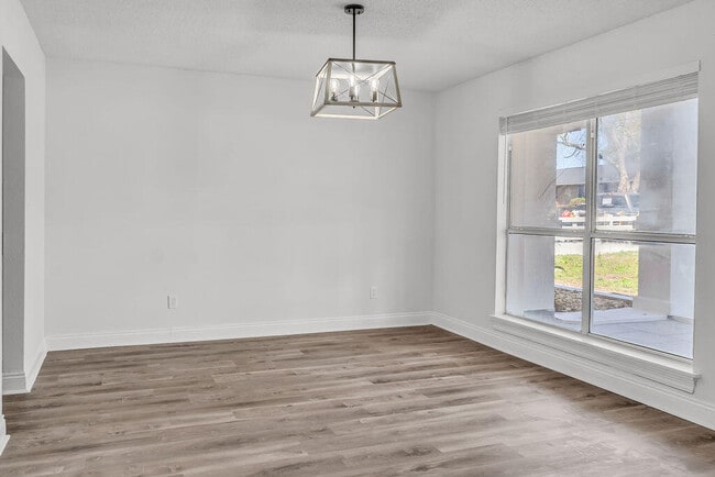 Building Photo - 2115 Stallion Rd