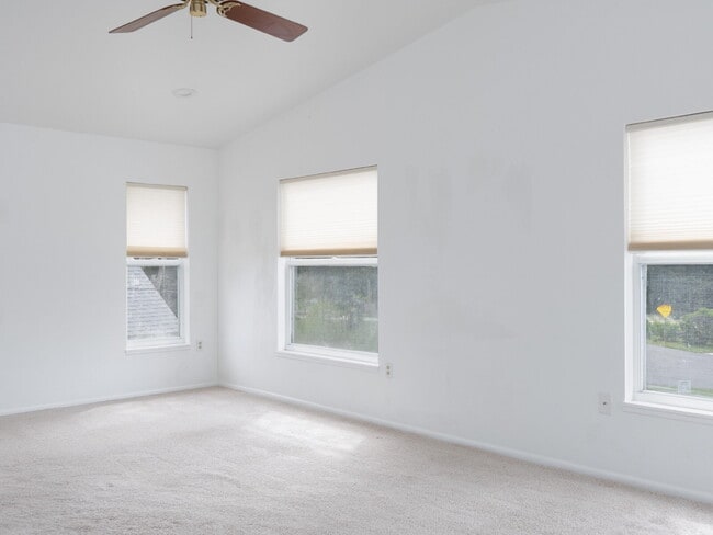 Building Photo - Spacious 5-Bed, 4-Bath Sarasota Home with ...
