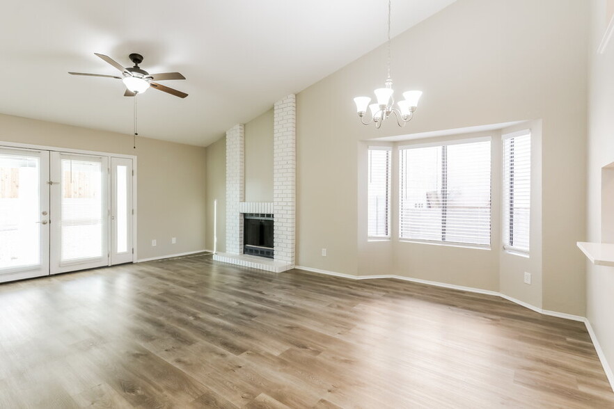 Building Photo - 7916 N Roundstone Dr