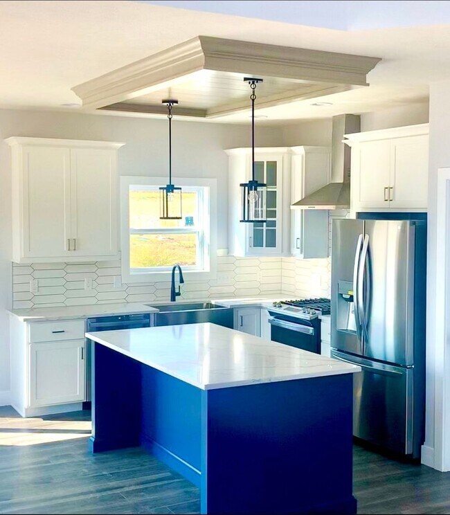 Building Photo - Spacious 5 Bed Home in Bloomington