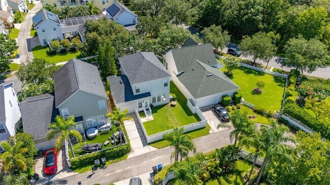 Building Photo - 212 Ficus St