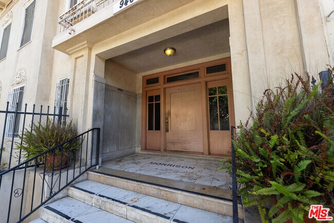 Building Photo - 946 S Burlington Ave