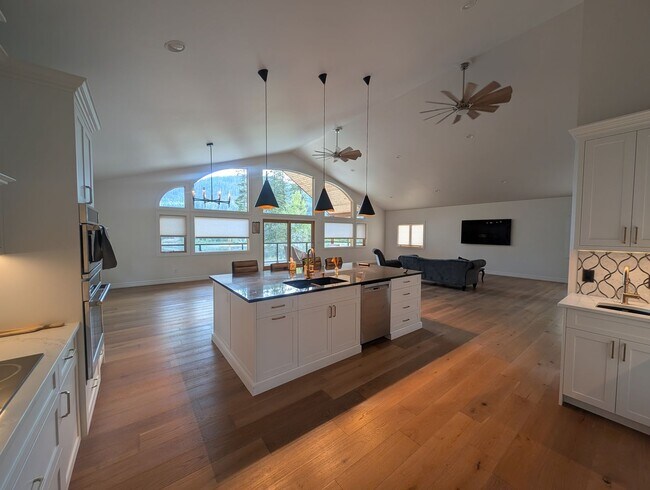 Building Photo - 2448 Le Clerc Rd S