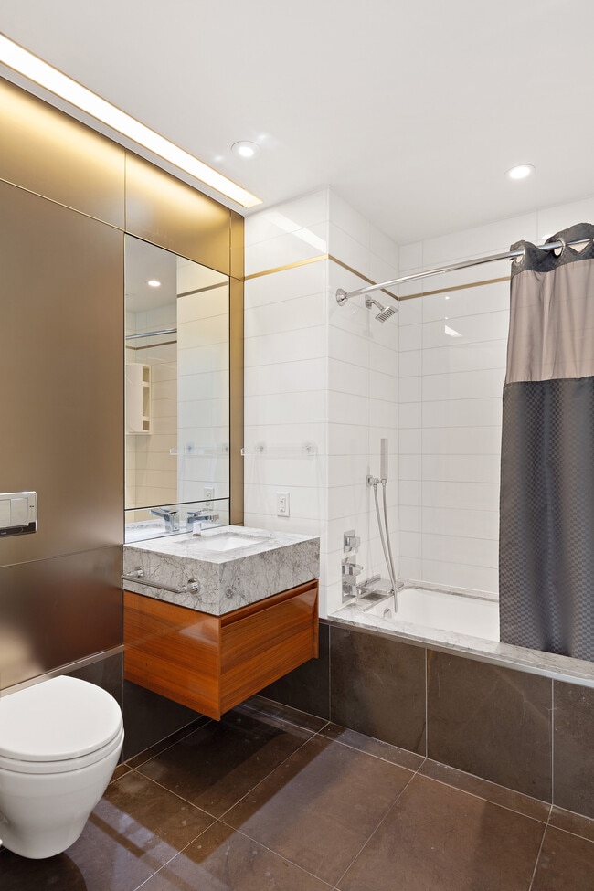 Building Photo - 400 Park Ave S