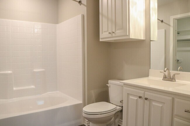 Building Photo - 5421 Meadow Ridge Dr