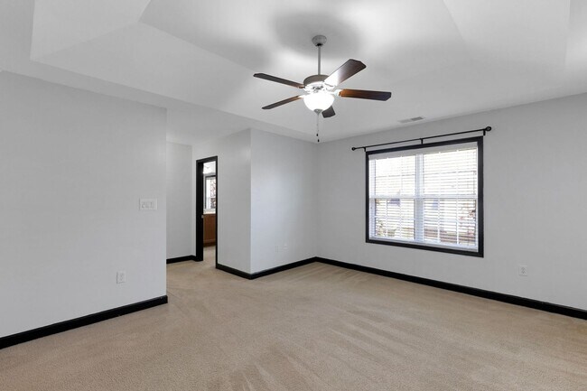 Building Photo - Spacious 3BR Townhome in Fayetteville