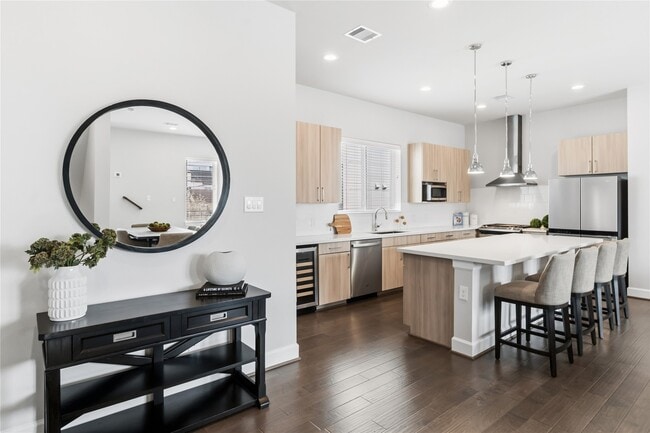 Building Photo - 1509 Elgin St