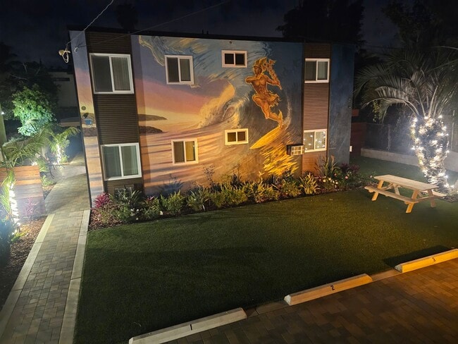Building Photo - Encinitas Renovated Two Bedroom Apartment