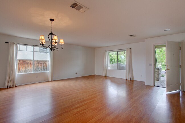 Building Photo - Beautiful 5 Bedroom Home (1 Downstairs) with VIEWS