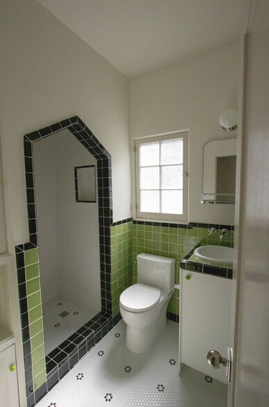 Building Photo - 4451 Clarissa Ave