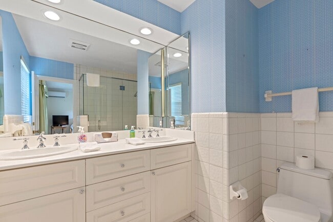 Building Photo - 1554 N Ocean Way