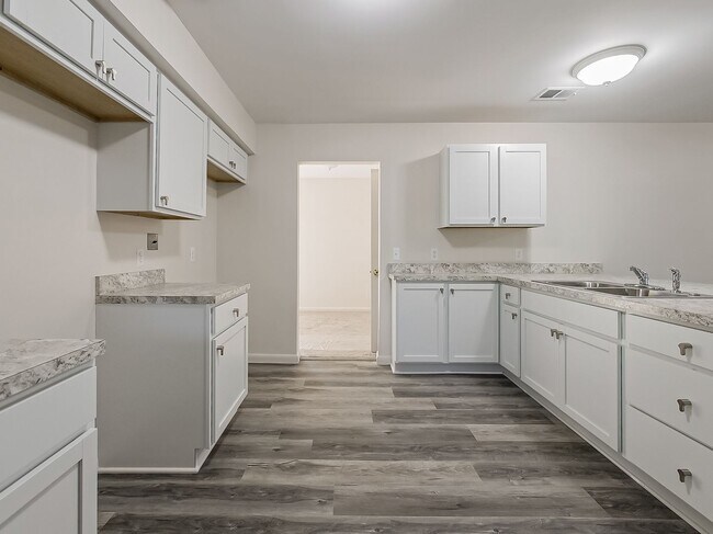 Building Photo - Freshly Updated 3-Bedroom Home in Farmington Hills!