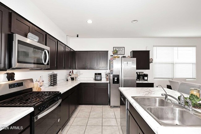 Building Photo - 40020 W Sunland Dr