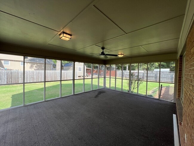 Building Photo - 104 Cambridge Ln