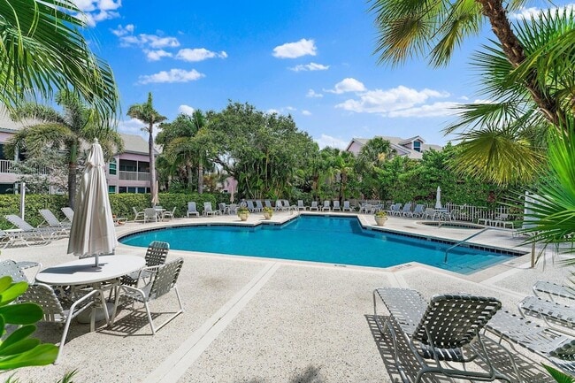 Building Photo - 2905 Fairway Dr N