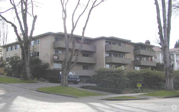 Building Photo - Elmwood Condos