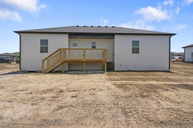 Building Photo - 655 E Forest St