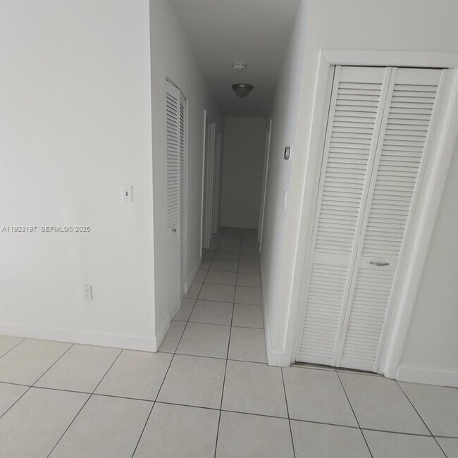 Building Photo - 5216 W 24th Way