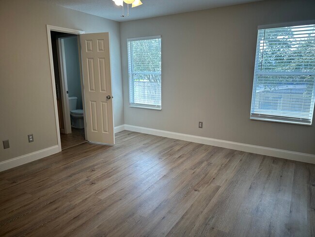 Building Photo - 1214 S Beach Cir