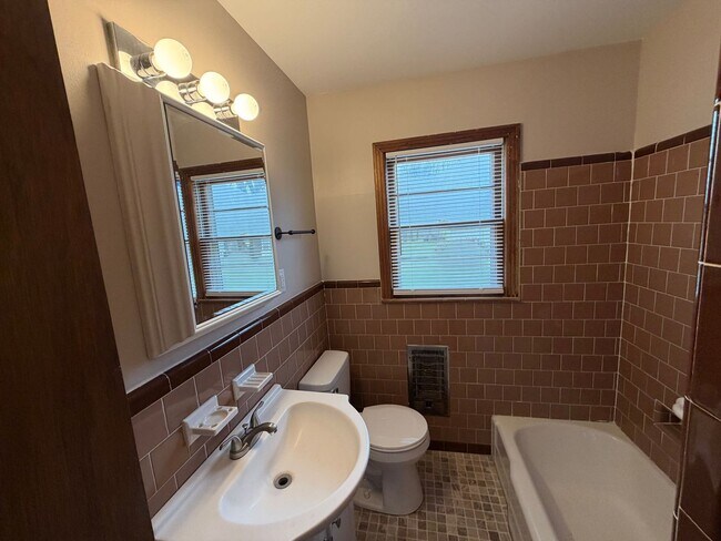 Building Photo - Charming 3 Bed 1 Bath Home in Murfreesboro