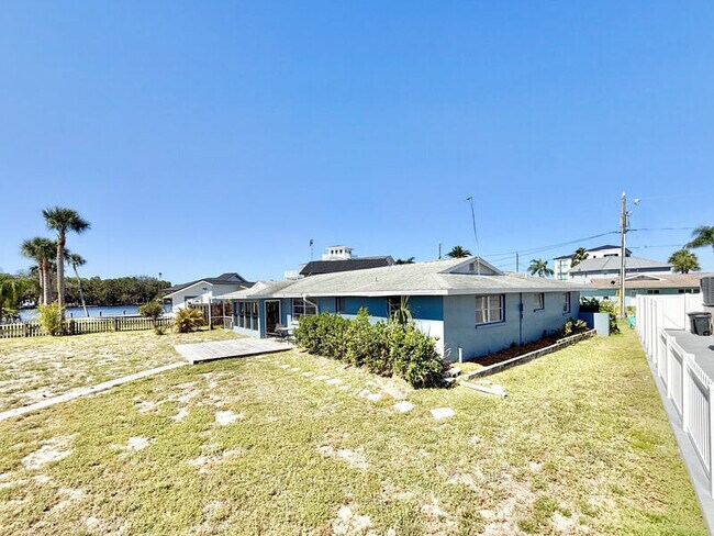 Building Photo - 8026 Brighton Dr