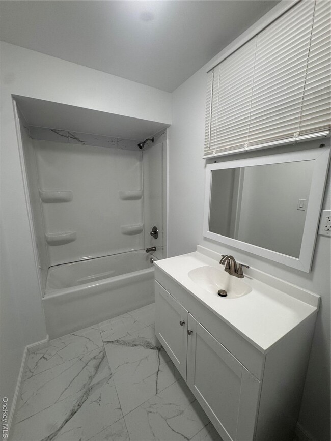 Building Photo - 516 Morris Park Ave