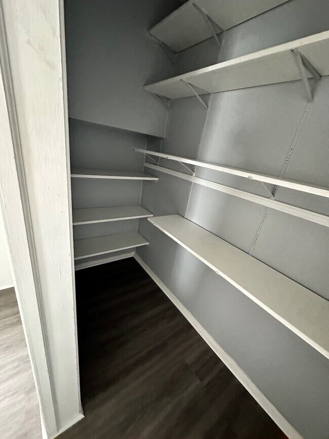 Building Photo - 809 Elk St