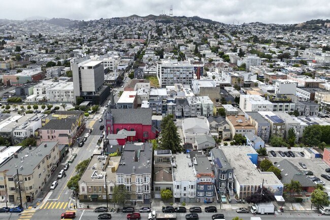 Building Photo - 1076 S Van Ness Ave