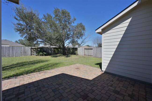 Building Photo - 28927 Rio Grande River Dr