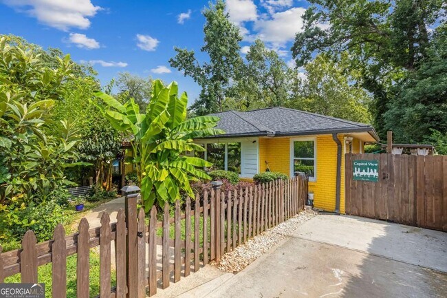 Building Photo - 844 Deckner Ave SW