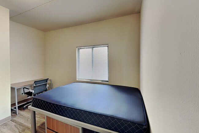 Building Photo - 215 Stanton Ave